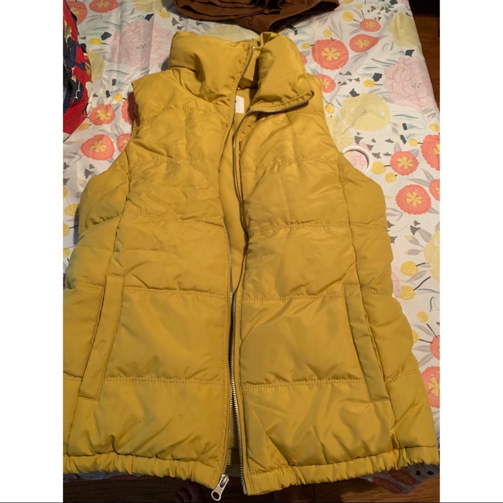 3 size small old navy winter vests